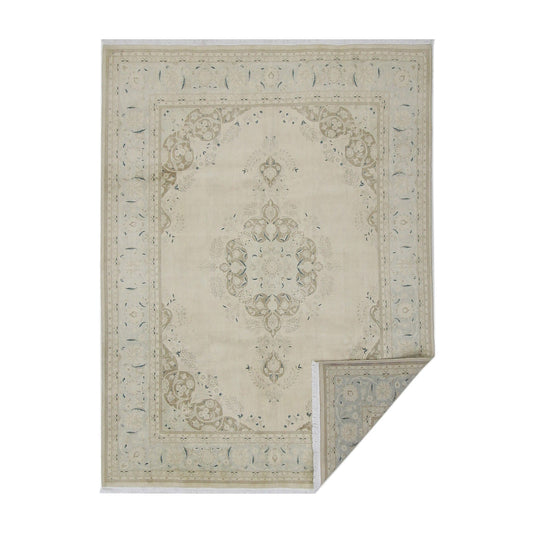 Classic 8.1' x 10.1' Wool Rug