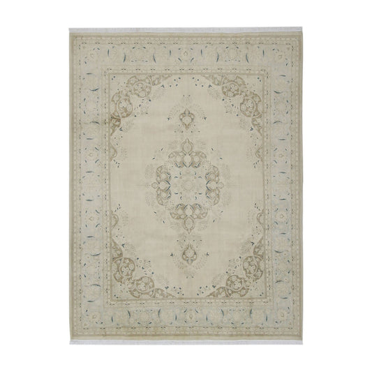 Classic 8.1' x 10.1' Wool Rug
